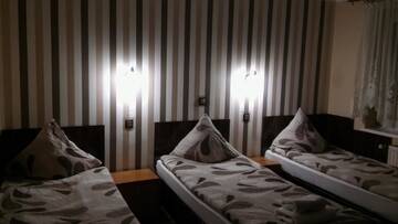 Фото номера Трехместный номер Проживание в семье Gościniec pod Różą г. Хелмно 2